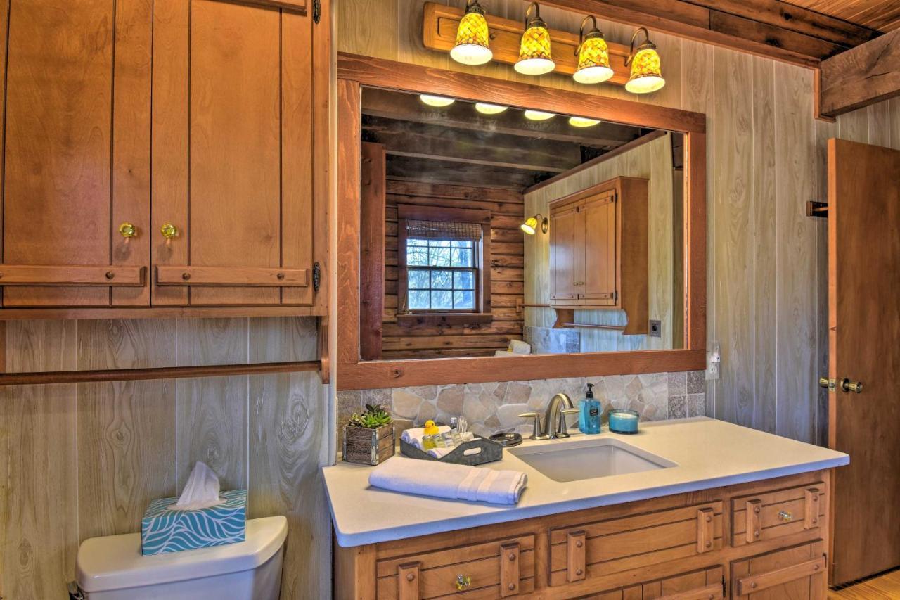 Luxury Pearcy Cabin With 5 Private Acres And Hot Tub! Exterior photo